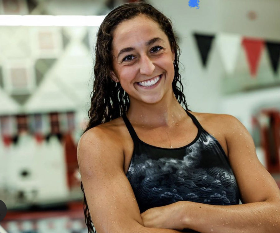 Senior Swimmer Sara Strauss Commits D1 to Valparaiso University