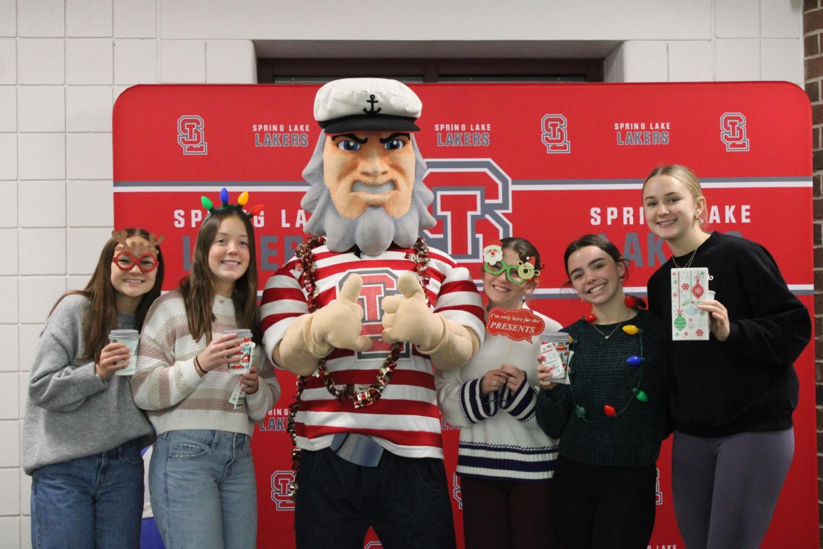Seniors Await College Acceptance News